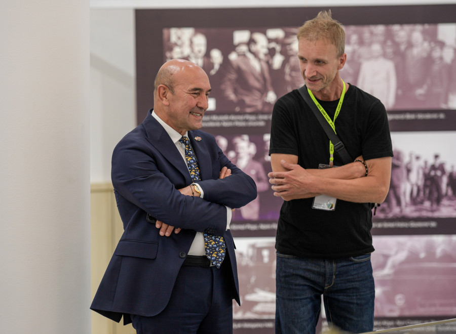 Atatürk Anamorfozu İzmir’de ziyaretçilerle buluştu