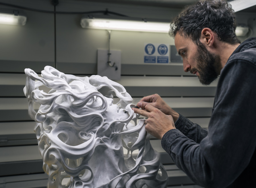 Taşın hafızasıyla çağdaş formun cesaretini buluşturan heykeltıraş:  Riccardo Gatti