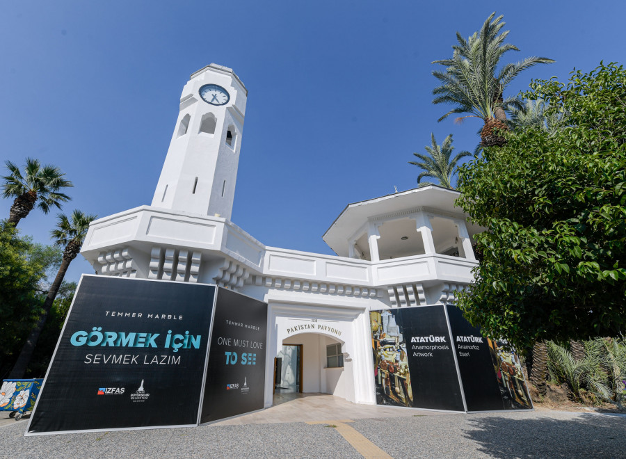 Atatürk Anamorfozu İzmir’de ziyaretçilerle buluştu