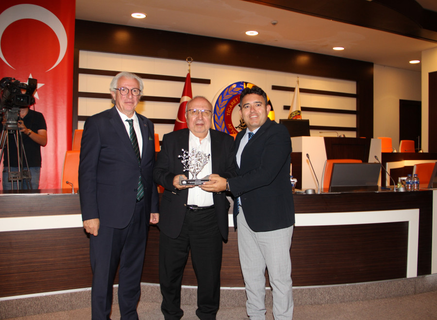 Afyonkarahisar ihracatının yıldızları ödüllerine kavuştu