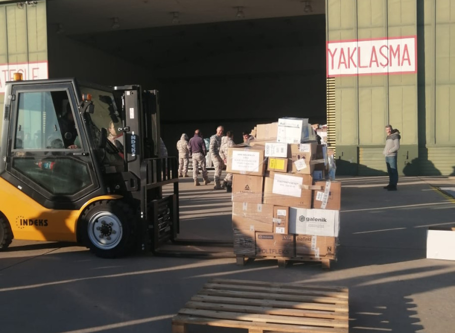 Madenciler dört koldan depremin yaralarını sarıyor