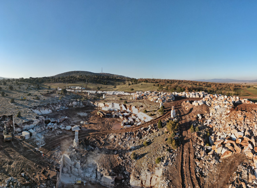 Aizanoi and Calacatta series from Infomar